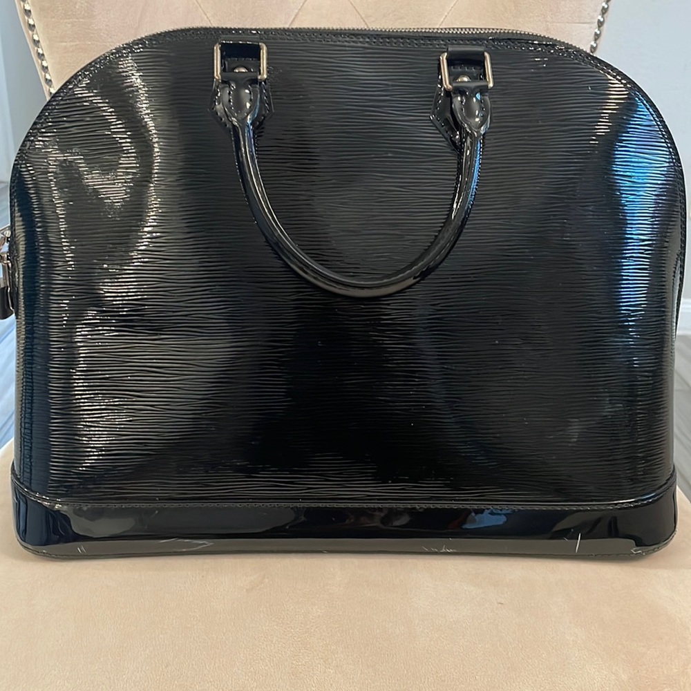 Louis Vuitton Alma GM Black Patent Leather Bag. Good condition!